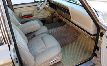 Jeep-Grand-Wagoneer-1990-SUV-7