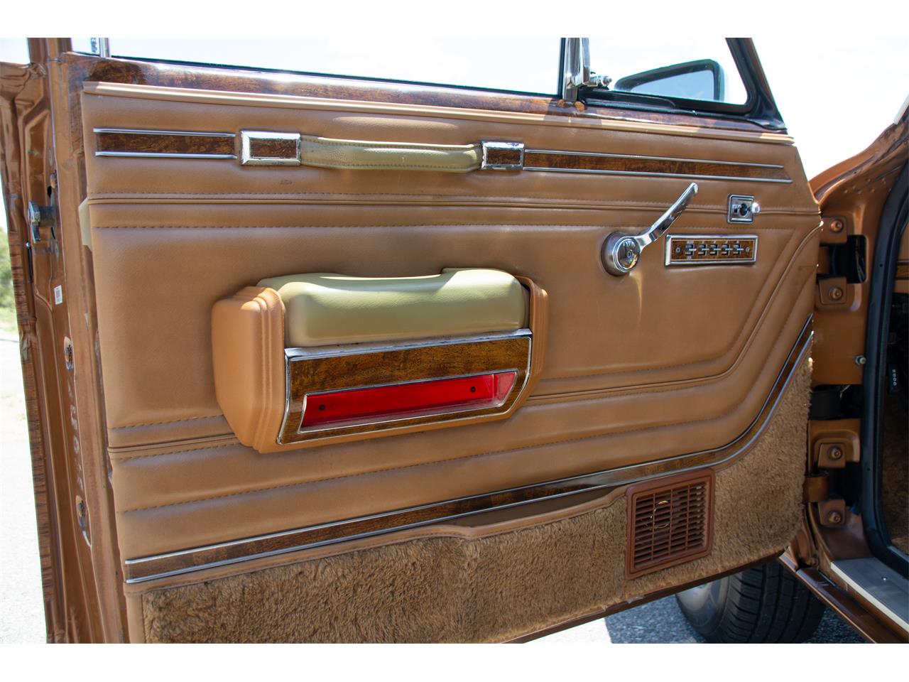 Jeep-Grand-wagoneer-1985-Sand-Tan-1