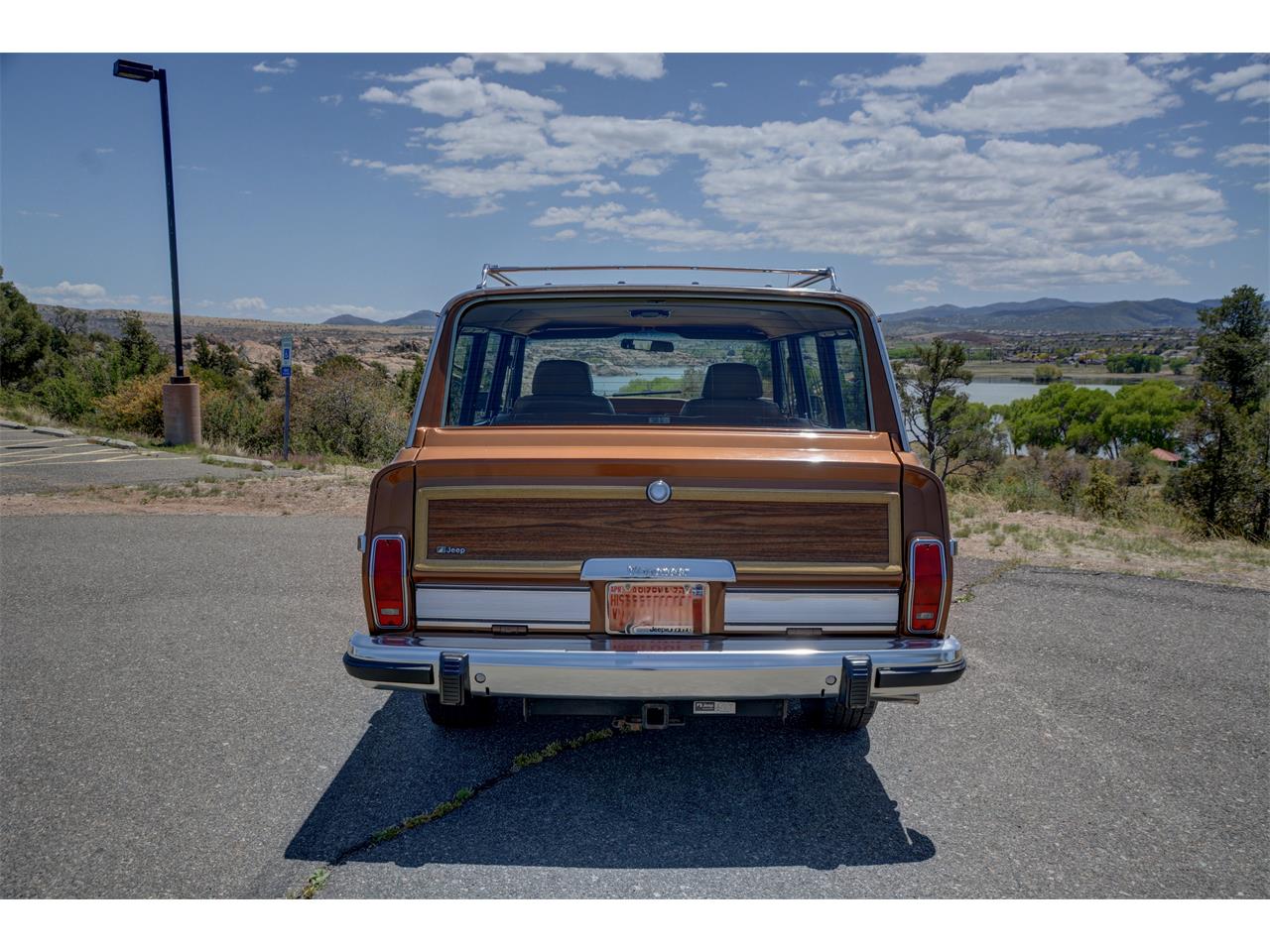 Jeep-Grand-wagoneer-1985-Sand-Tan-13