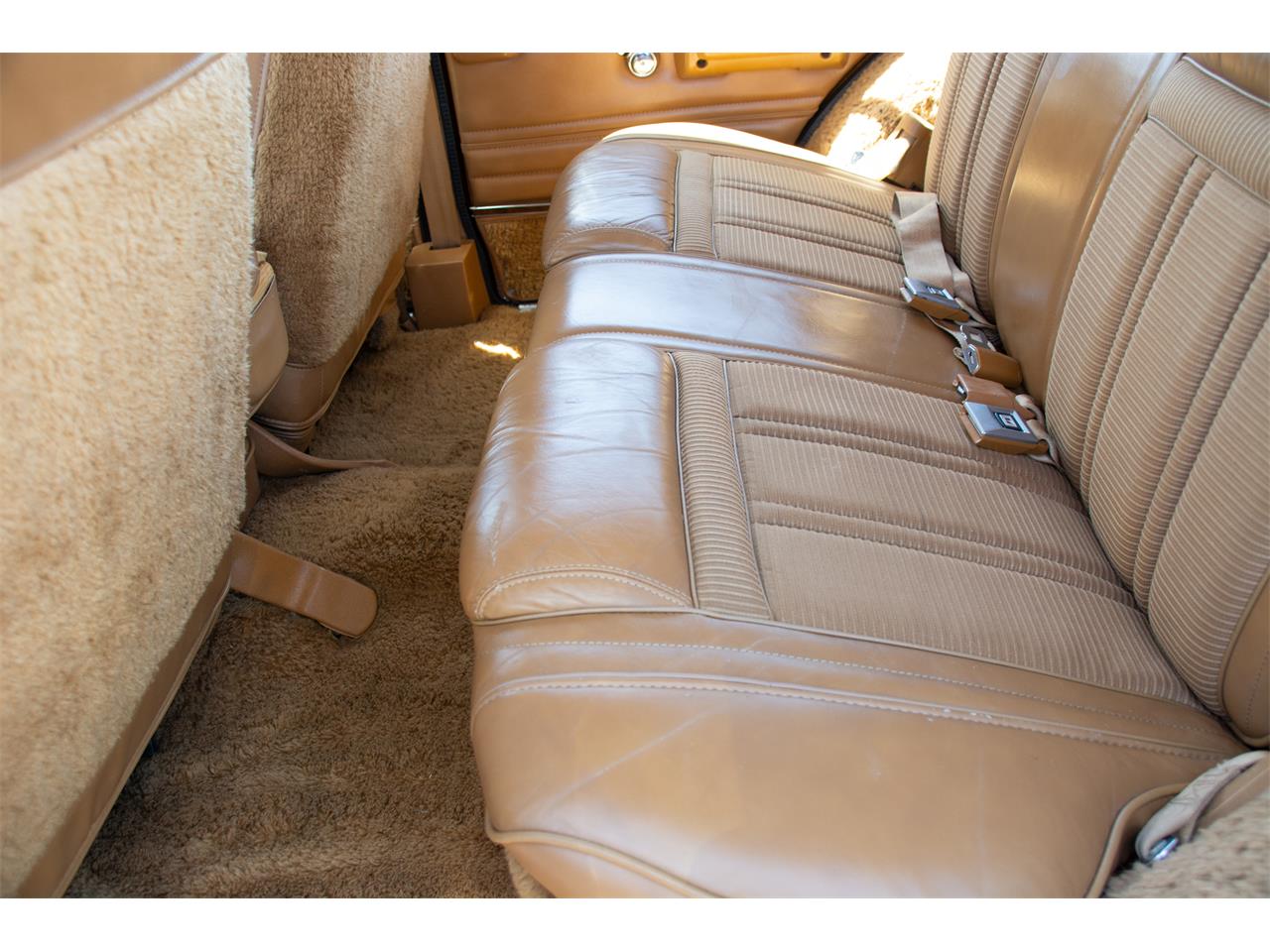 Jeep-Grand-wagoneer-1985-Sand-Tan-19