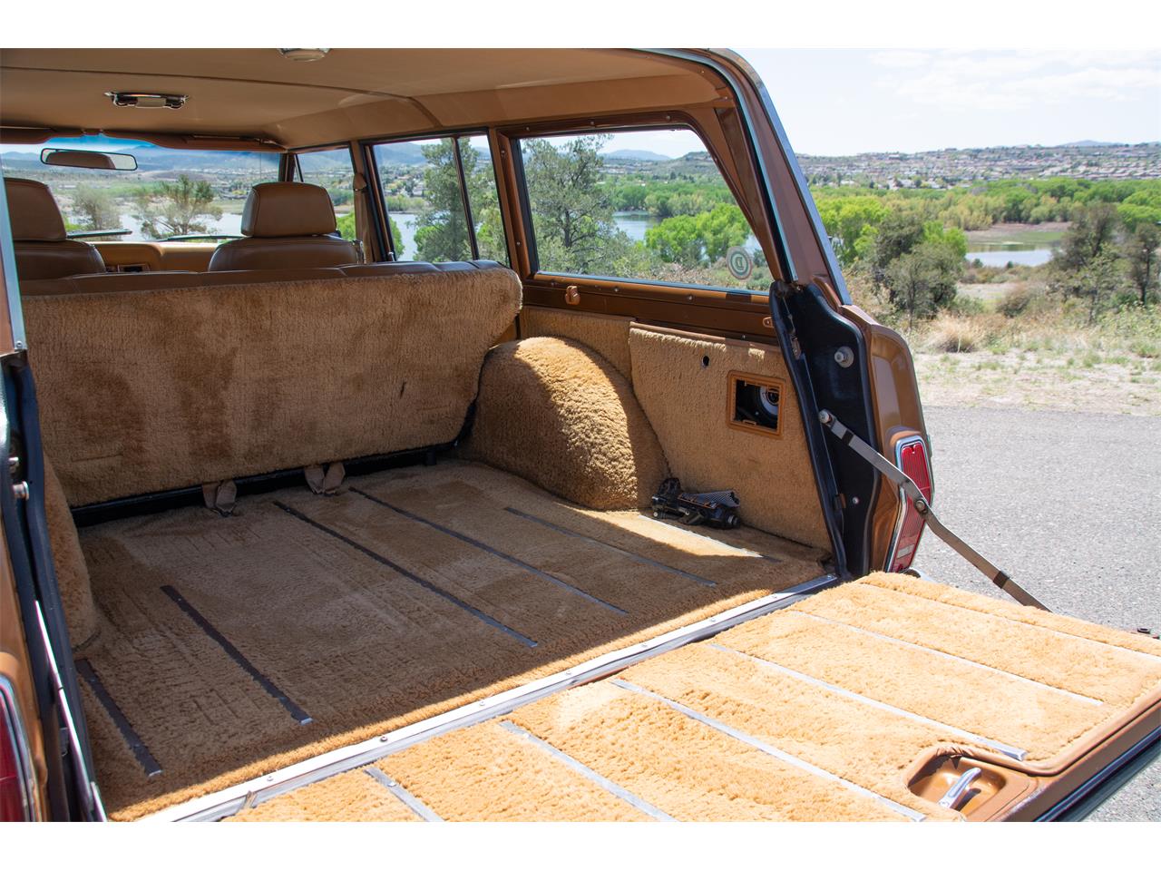 Jeep-Grand-wagoneer-1985-Sand-Tan-20