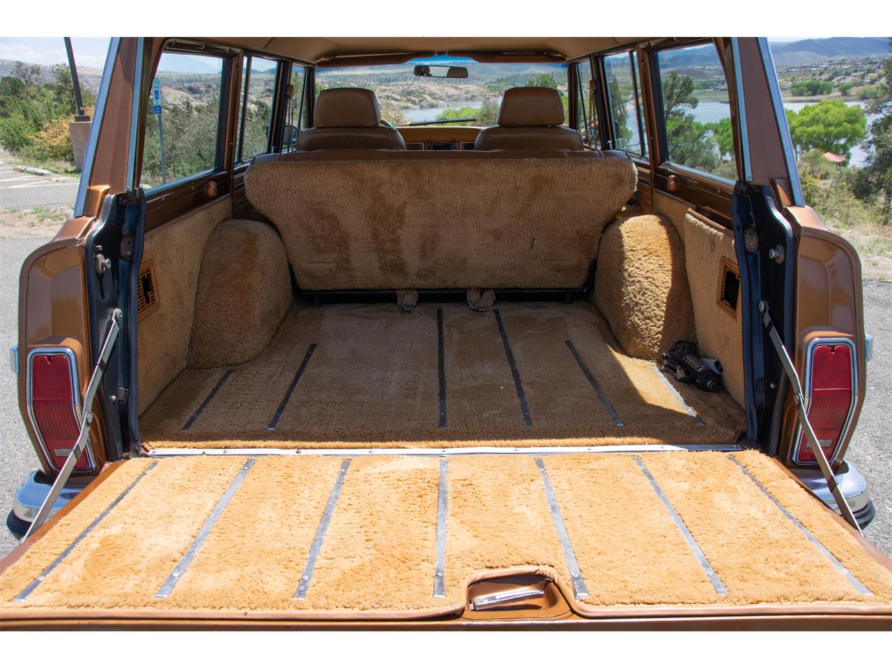Jeep-Grand-wagoneer-1985-Sand-Tan-21