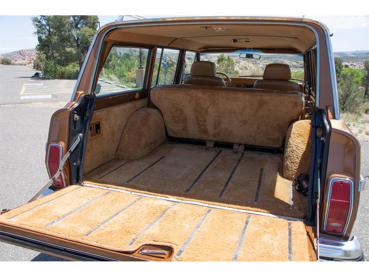 Jeep-Grand-wagoneer-1985-Sand-Tan-22