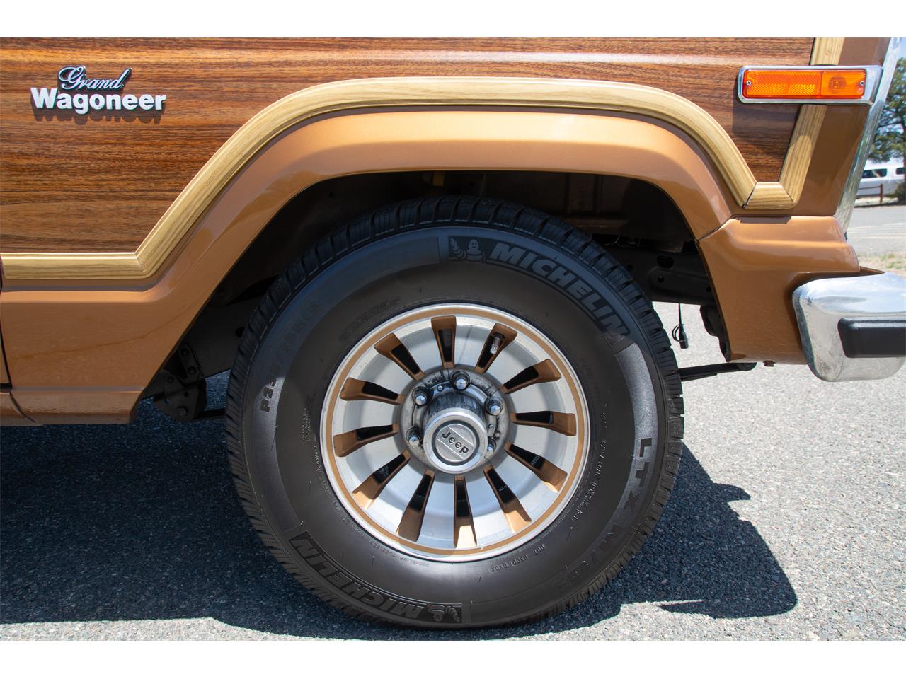 Jeep-Grand-wagoneer-1985-Sand-Tan-30
