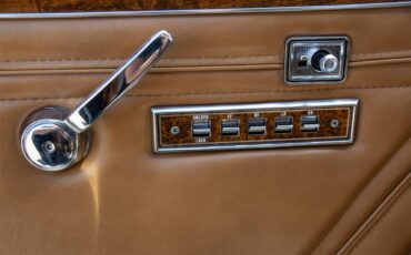 Jeep-Grand-wagoneer-1985-Sand-Tan-4