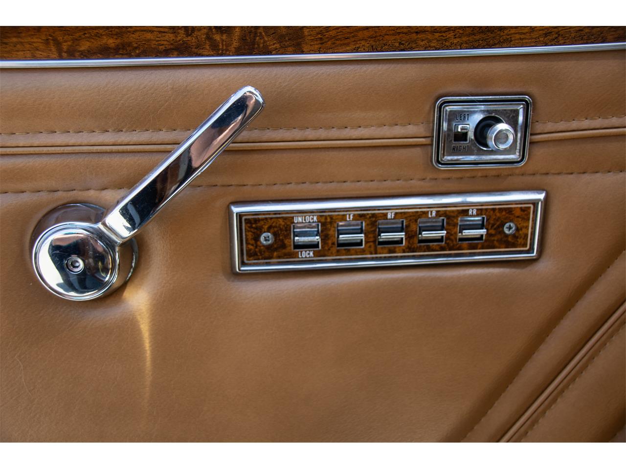 Jeep-Grand-wagoneer-1985-Sand-Tan-4