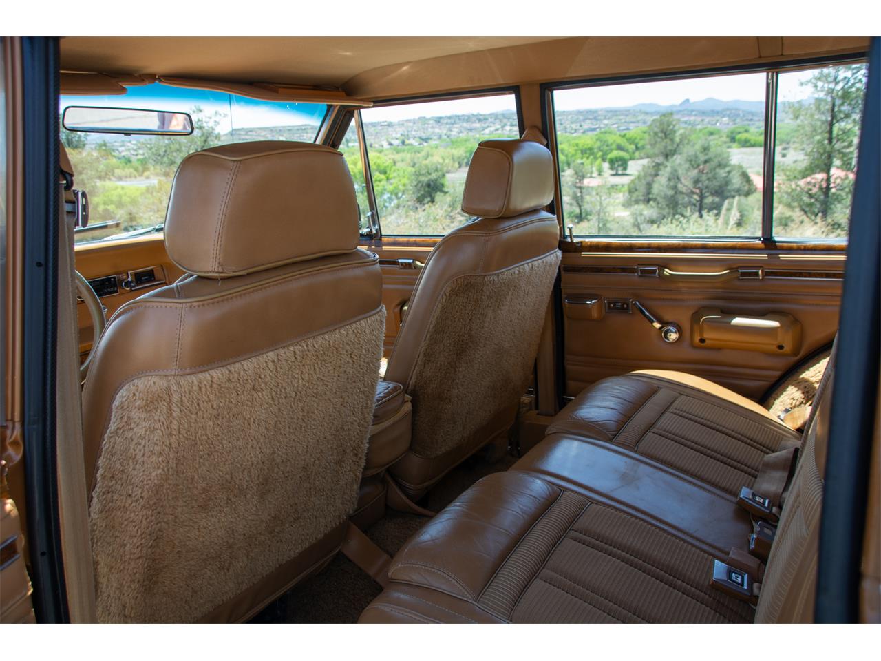 Jeep-Grand-wagoneer-1985-Sand-Tan-5