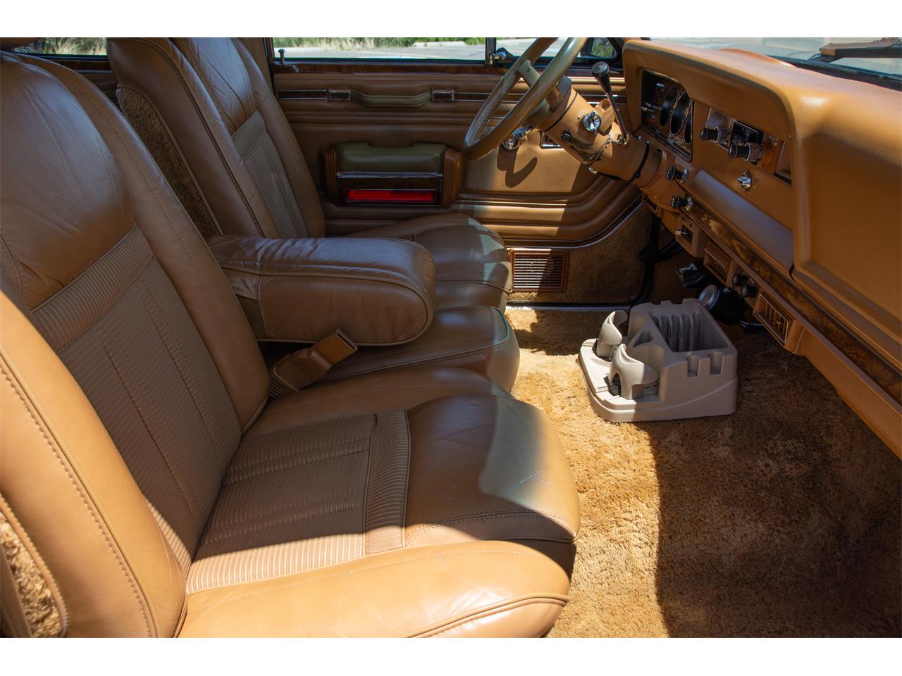 Jeep-Grand-wagoneer-1985-Sand-Tan-6