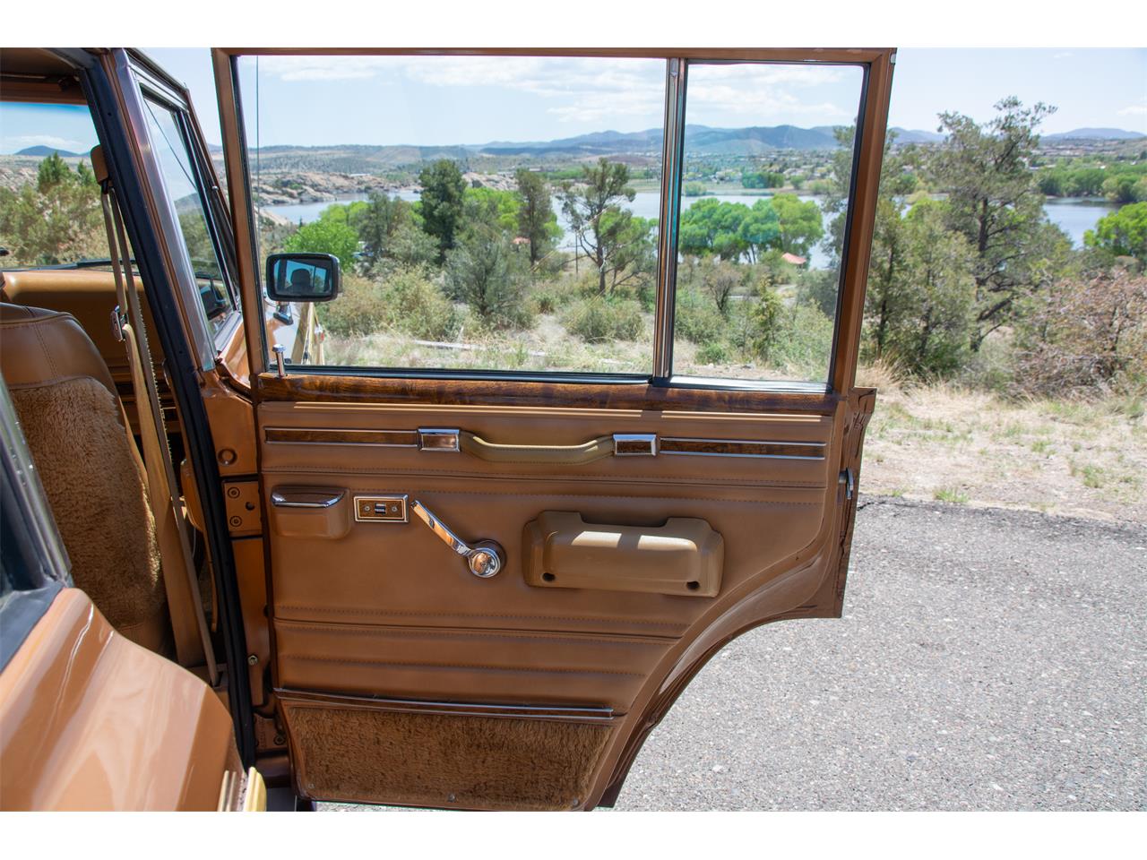 Jeep-Grand-wagoneer-1985-Sand-Tan-7