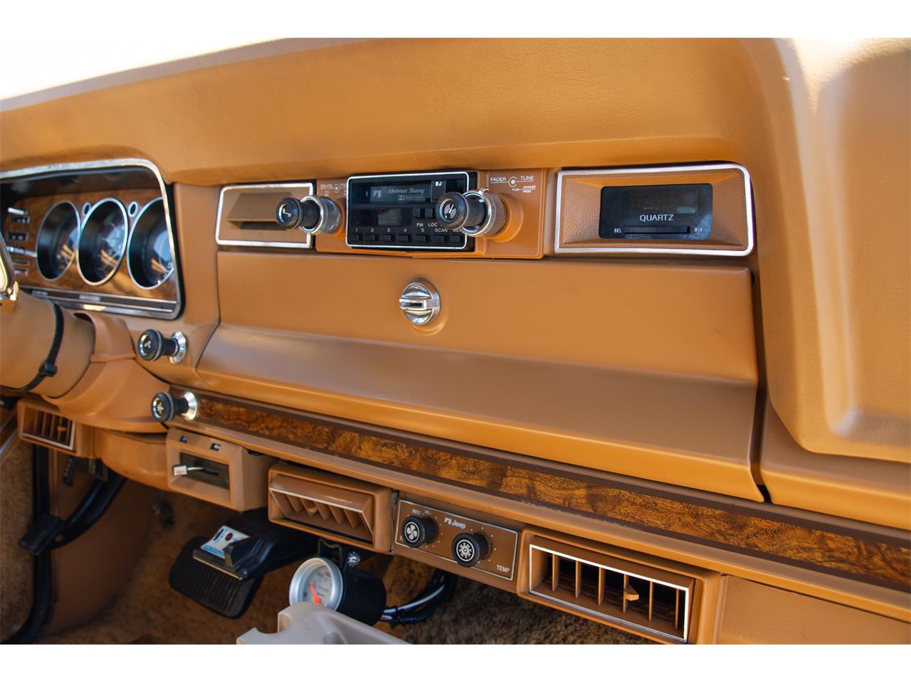 Jeep-Grand-wagoneer-1985-Sand-Tan-9