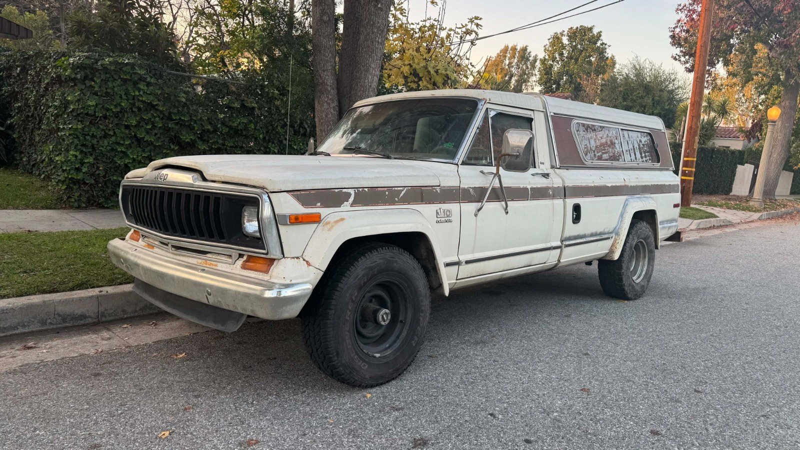 Jeep-J10-1985-Standard-Cab-Pickup-2