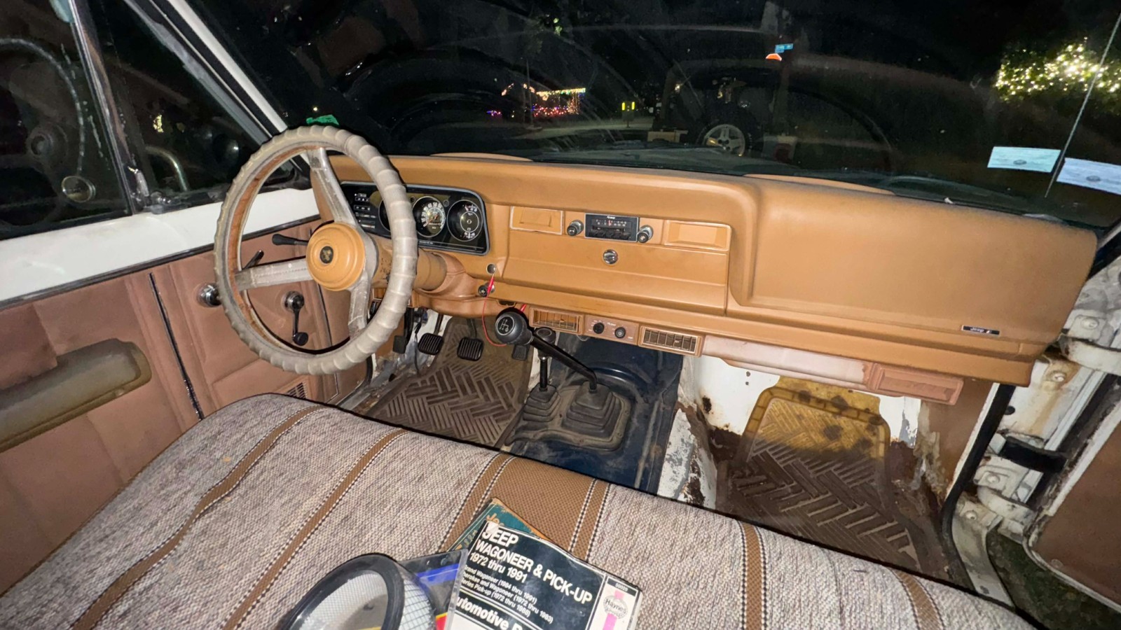 Jeep-J10-1985-Standard-Cab-Pickup-3