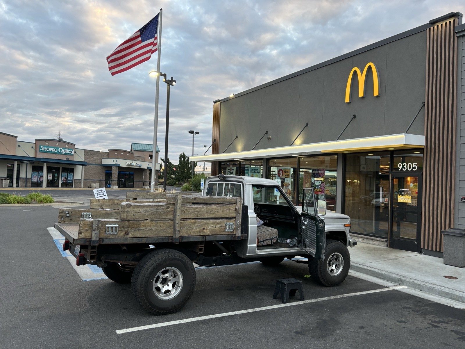 Jeep-Jeep-Truck-1984-9