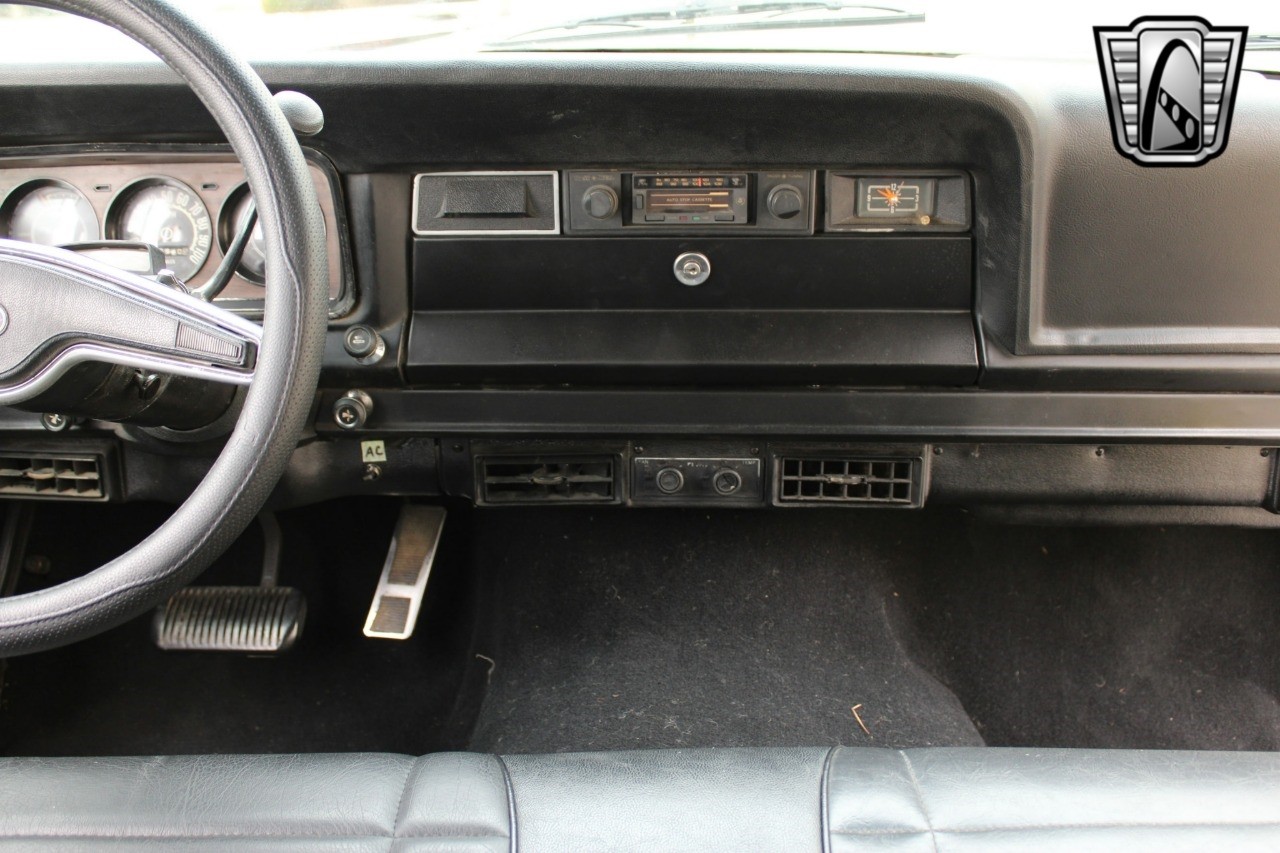 Jeep-Wagoneer-1976-other-19