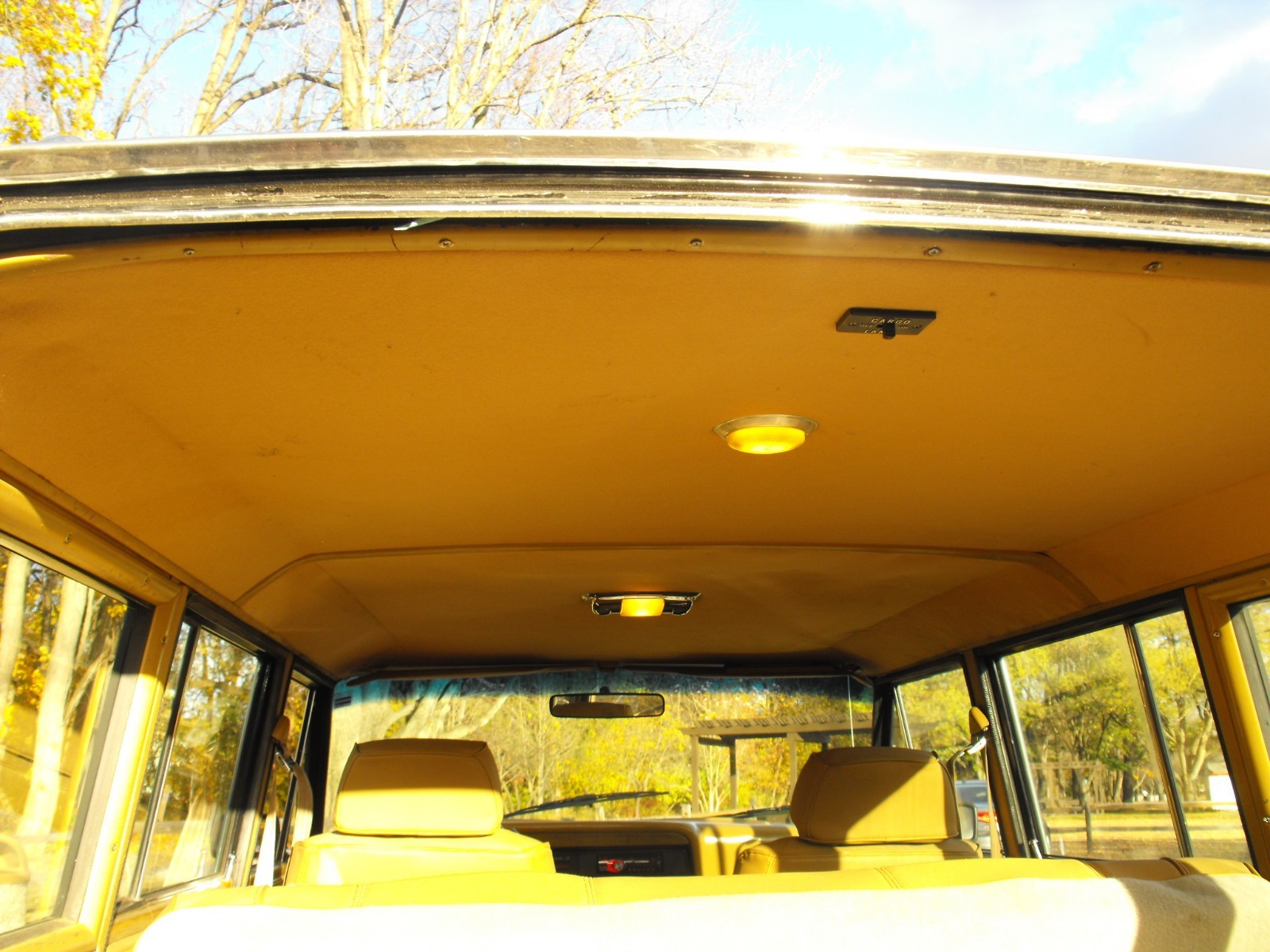 Jeep-Wagoneer-1988-SUV-11