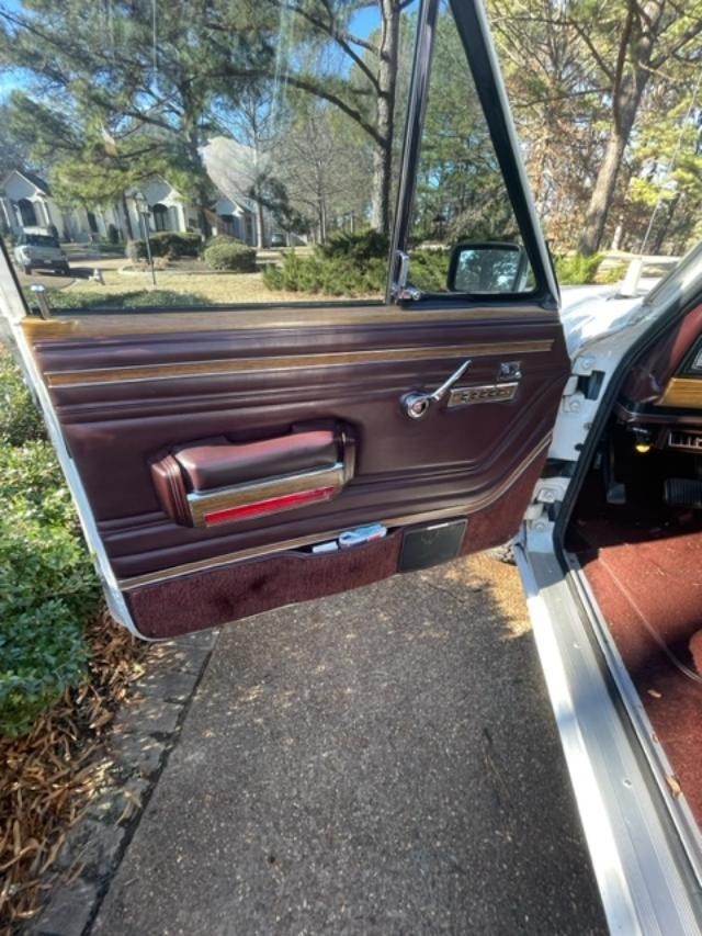 Jeep-Wagoneer-1988-SUV-13