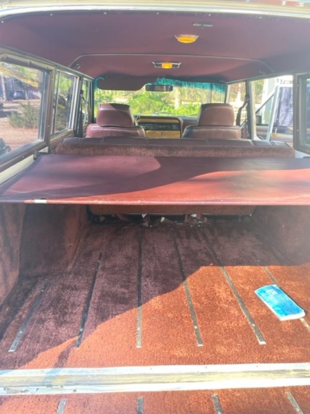 Jeep-Wagoneer-1988-SUV-14