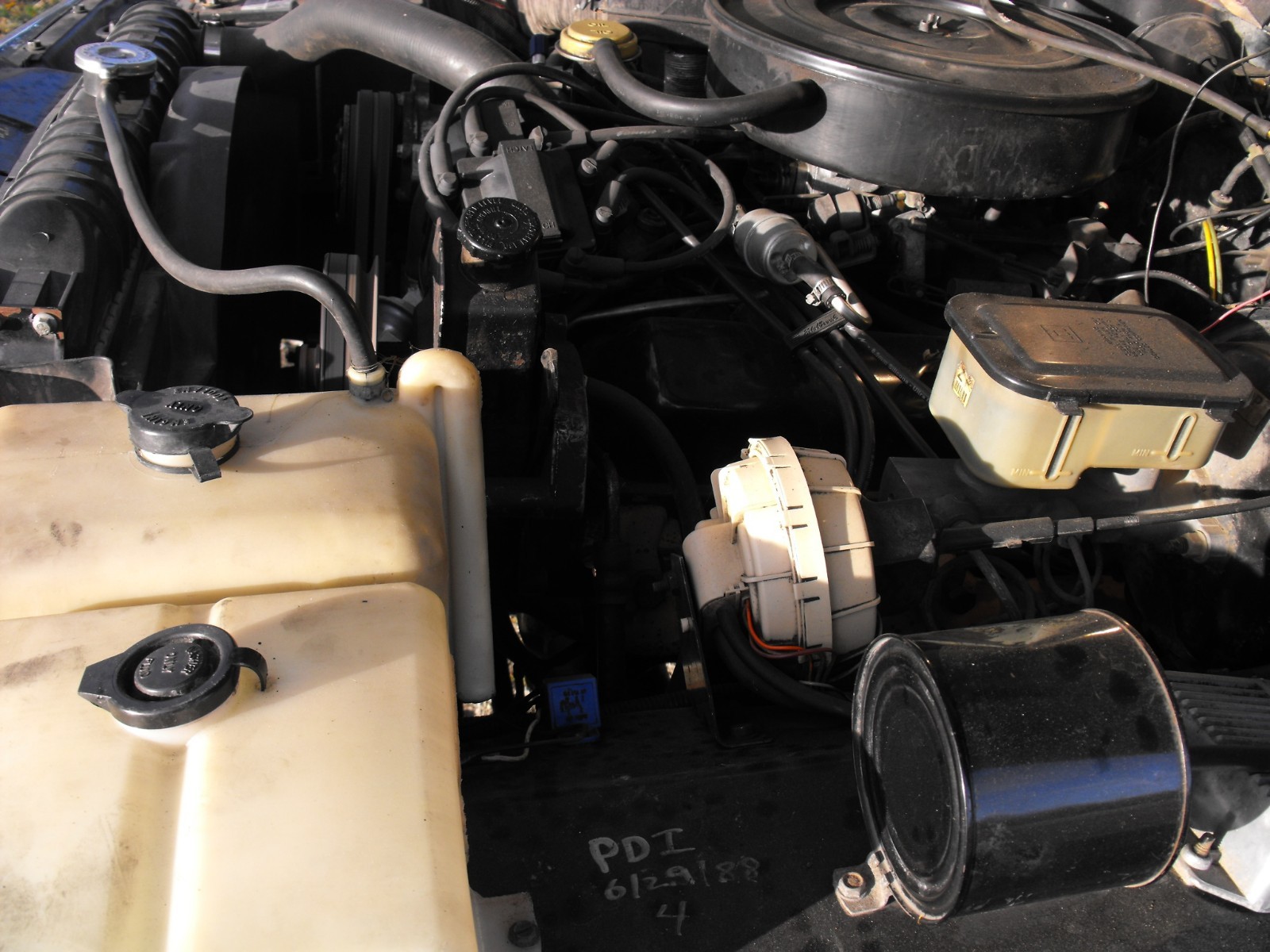 Jeep-Wagoneer-1988-SUV-15