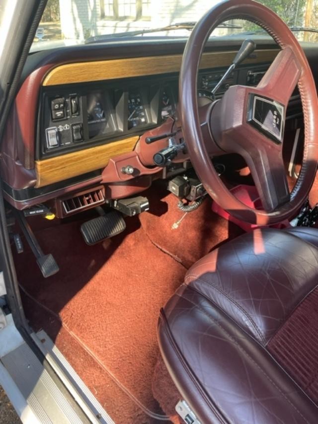 Jeep-Wagoneer-1988-SUV-16