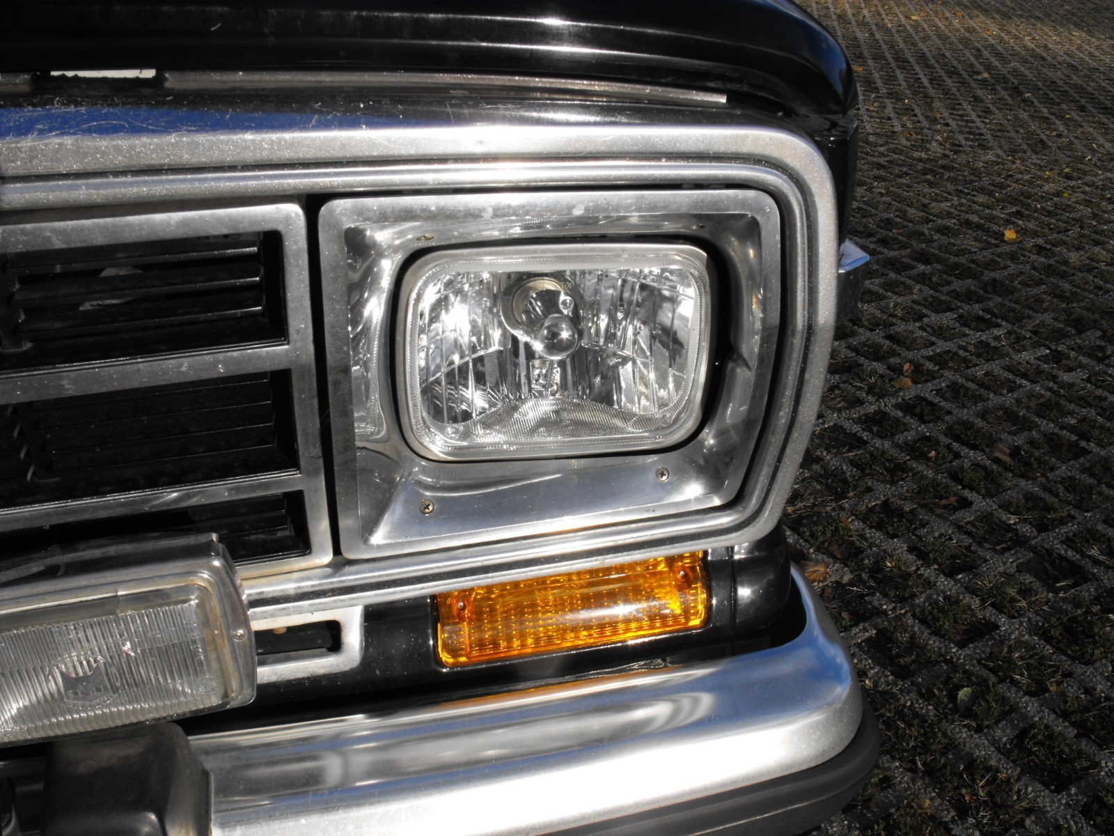 Jeep-Wagoneer-1988-SUV-16