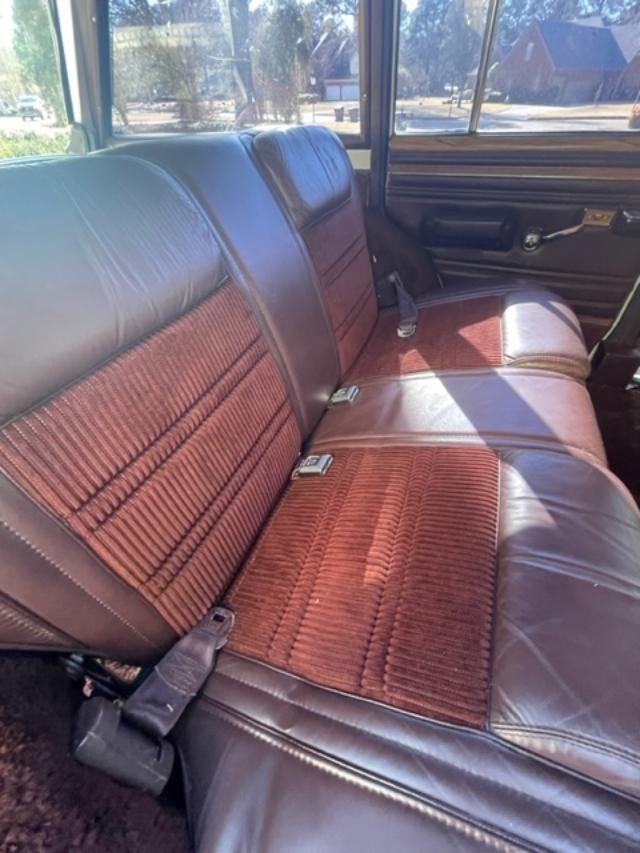 Jeep-Wagoneer-1988-SUV-18