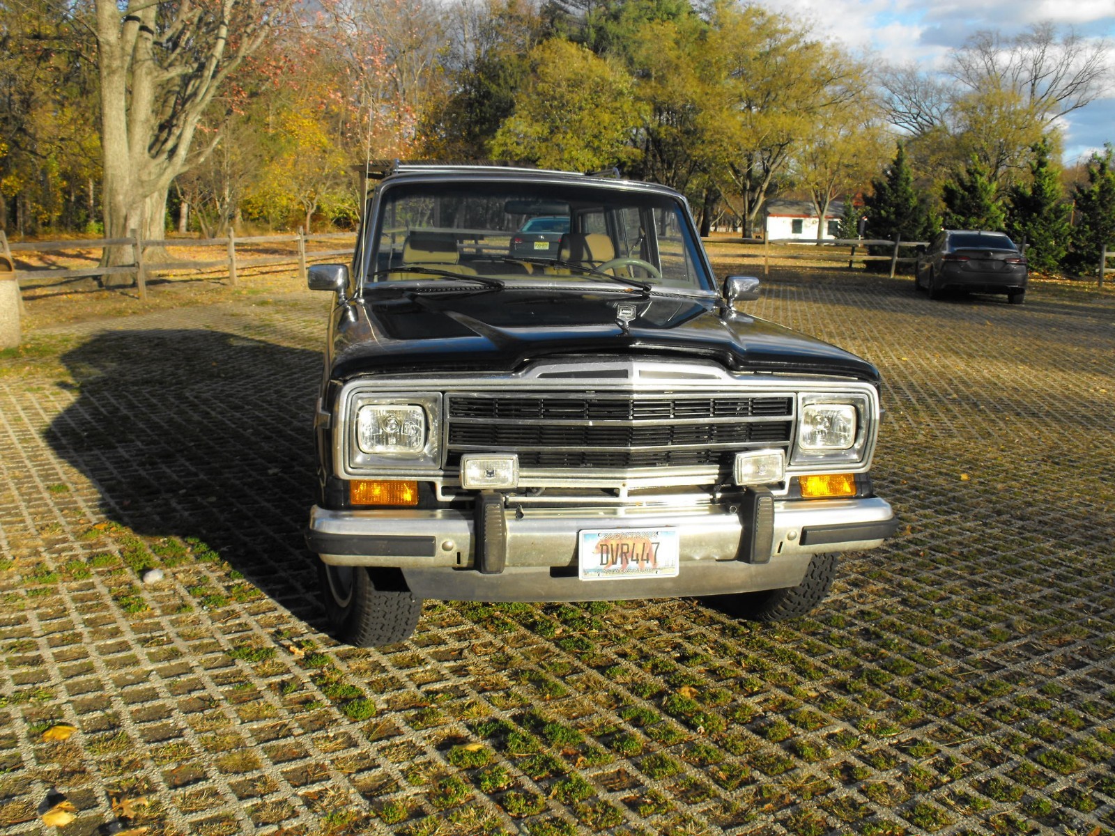 Jeep-Wagoneer-1988-SUV-2