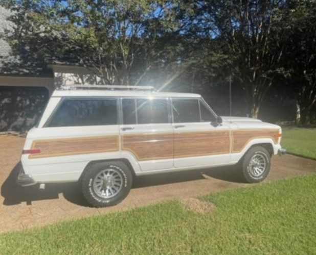 Jeep-Wagoneer-1988-SUV-4