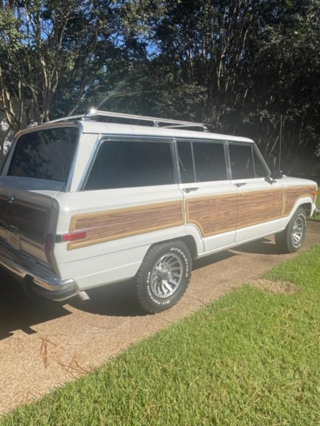 Jeep-Wagoneer-1988-SUV-5