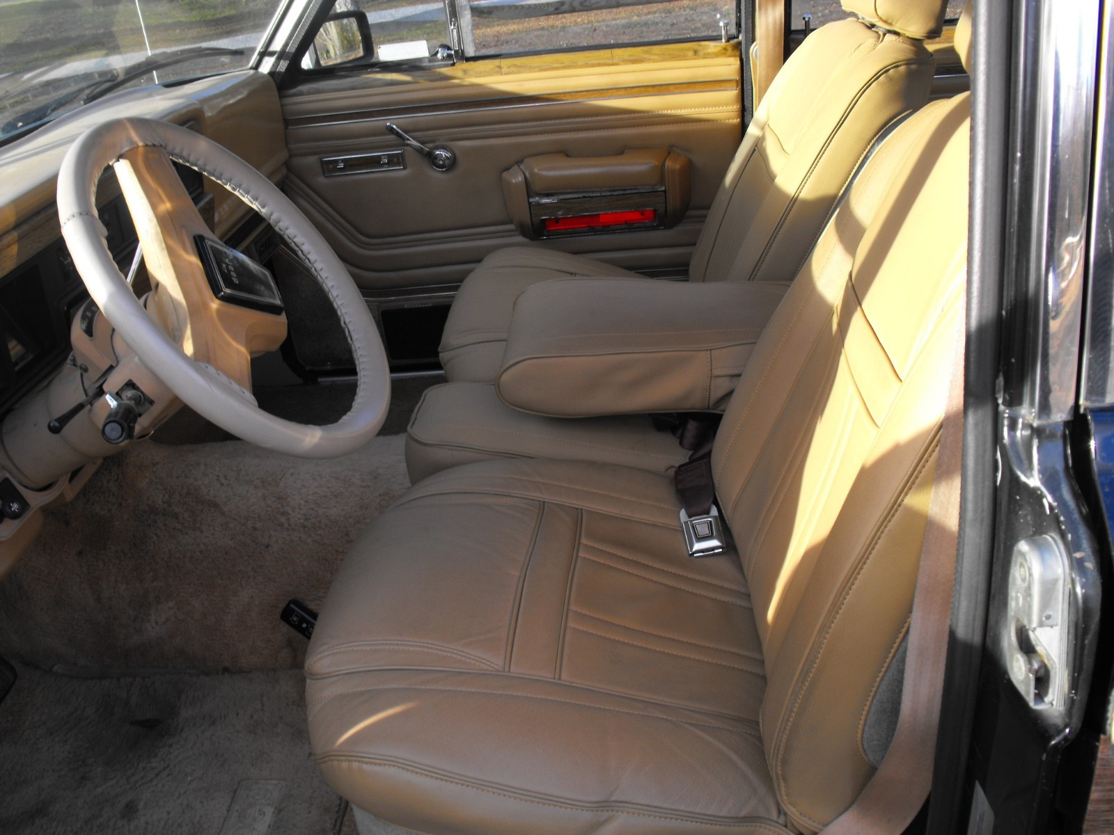 Jeep-Wagoneer-1988-SUV-5