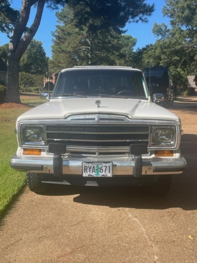 Jeep-Wagoneer-1988-SUV-9