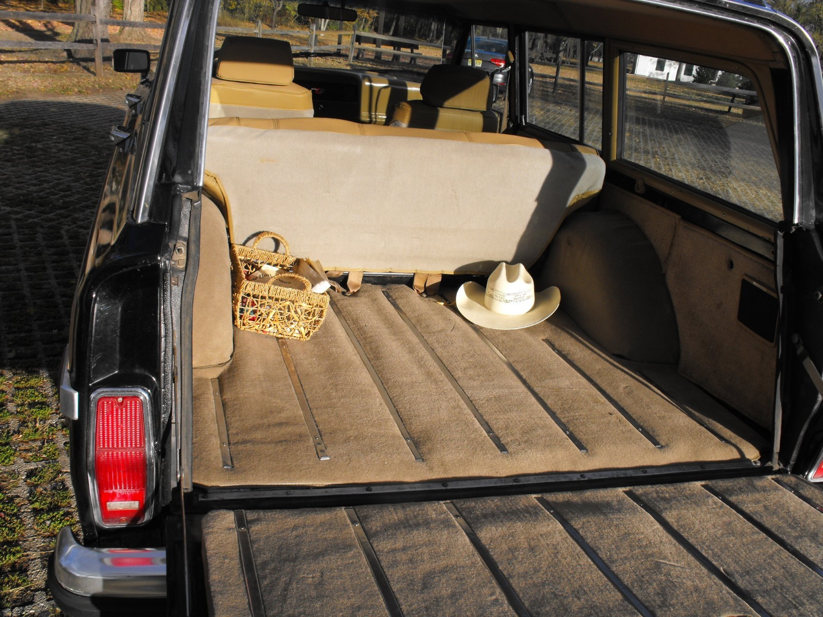 Jeep-Wagoneer-1988-SUV-9