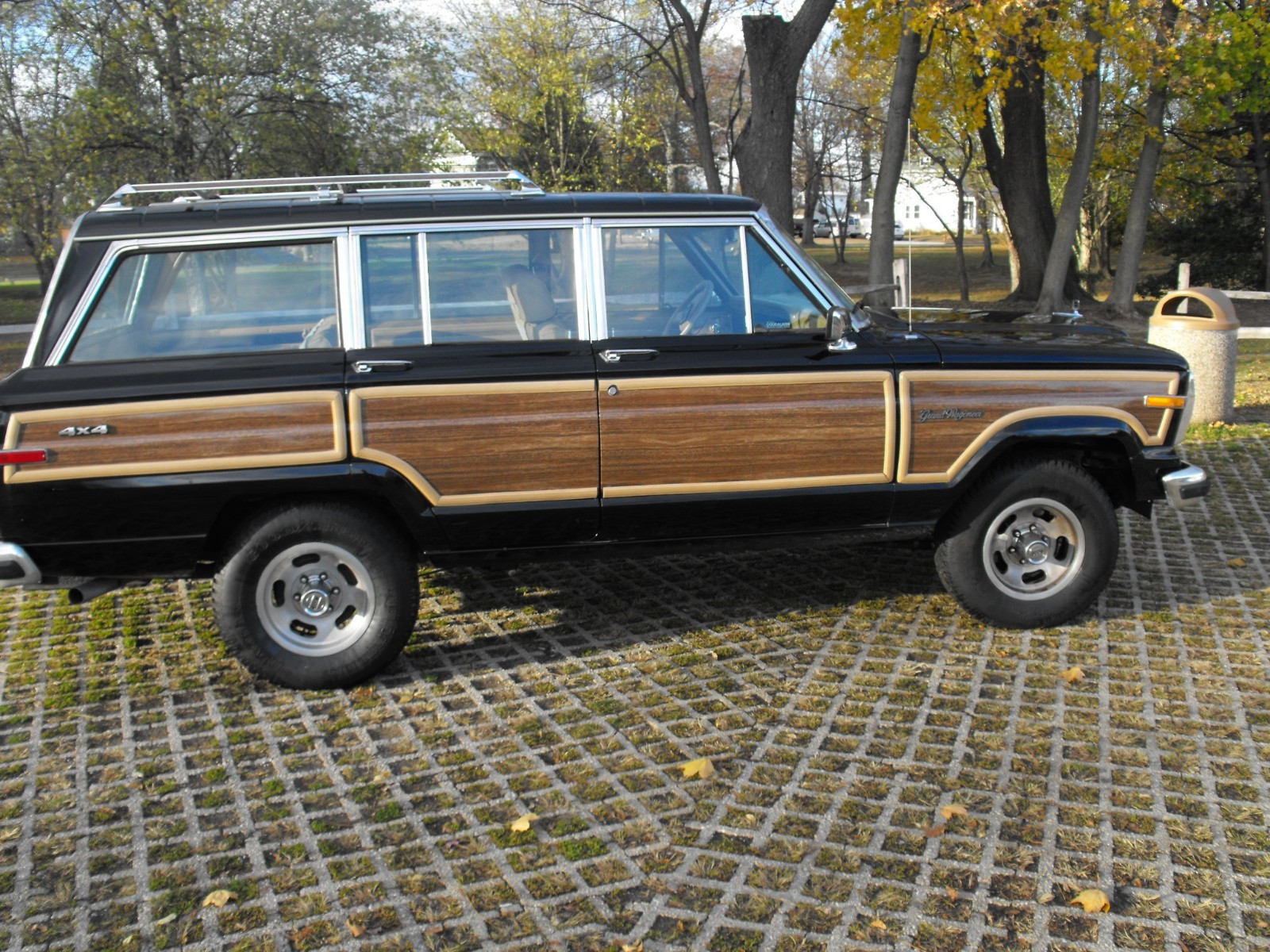 Jeep-Wagoneer-1988-SUV