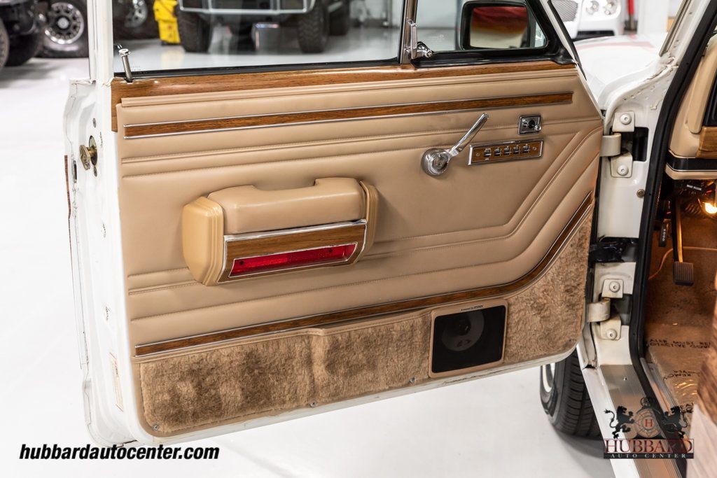 Jeep-Wagoneer-1991-SUV-11