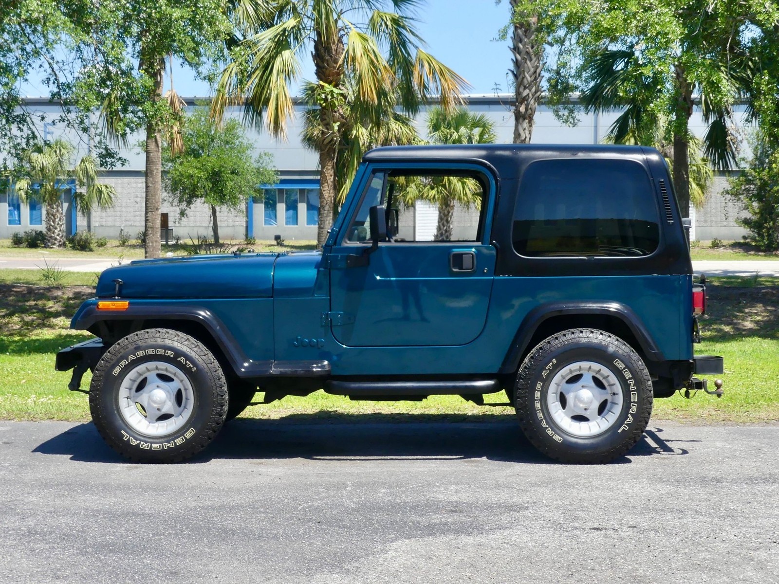 Jeep-Wrangler-1995-SUV-10