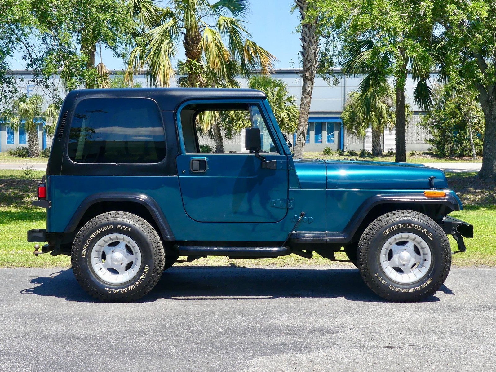 Jeep-Wrangler-1995-SUV-2