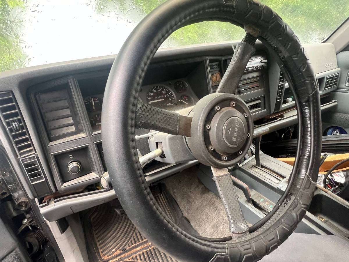 Jeep-cherokee-1988-custom-1