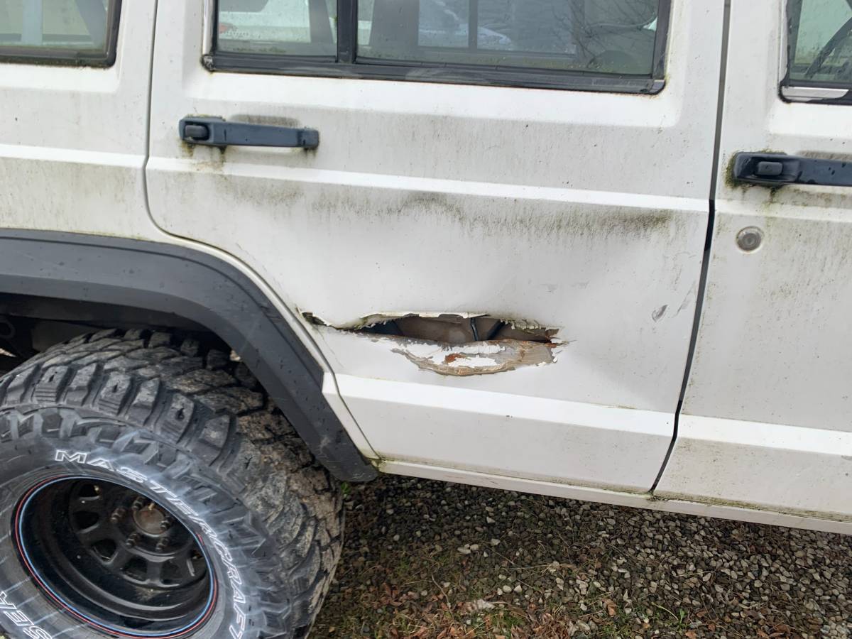 Jeep-cherokee-1991-white-4