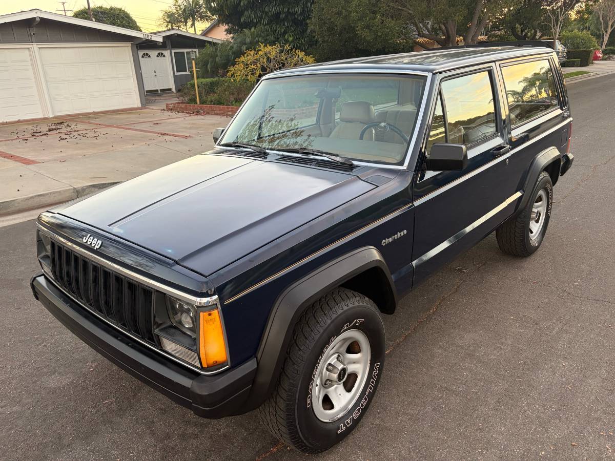 Jeep-cherokee-classic-1987-blue-103