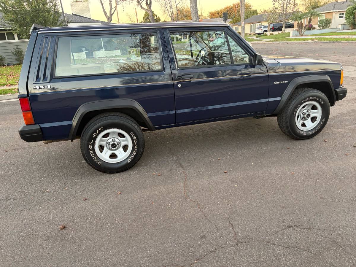 Jeep-cherokee-classic-1987-blue-13