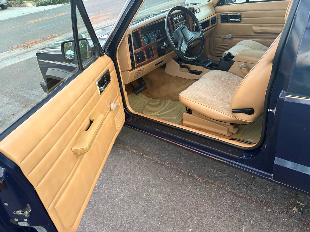 Jeep-cherokee-classic-1987-blue-187