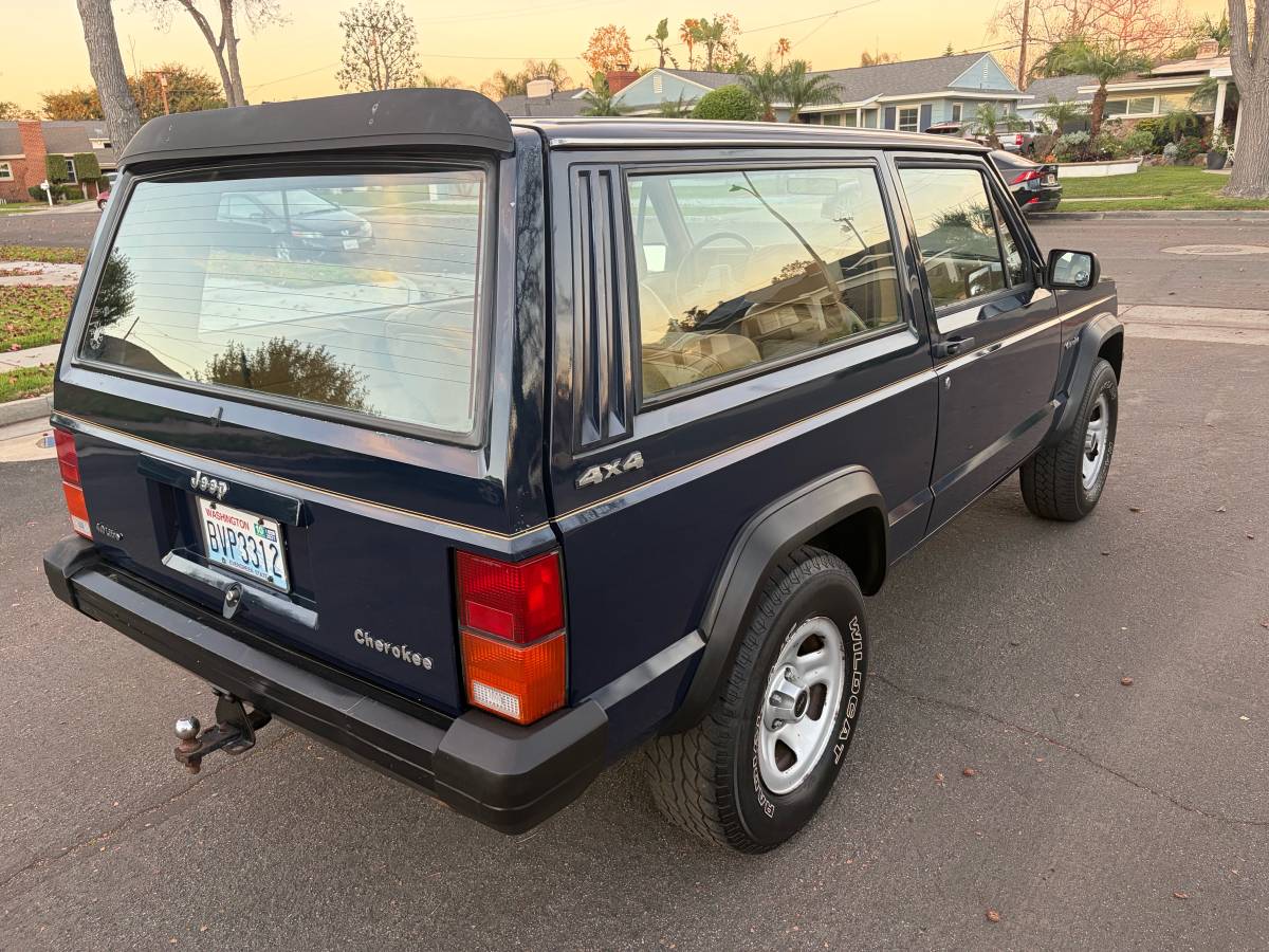 Jeep-cherokee-classic-1987-blue-74