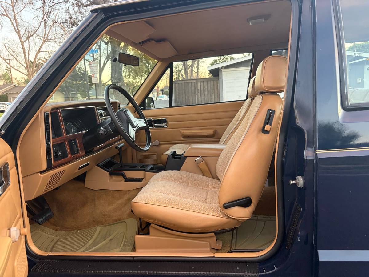 Jeep-cherokee-classic-1987-blue-83
