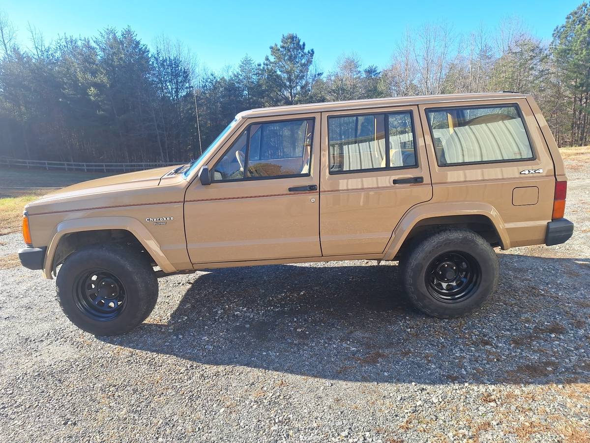 Jeep-cherokee-pioneer-1988-2