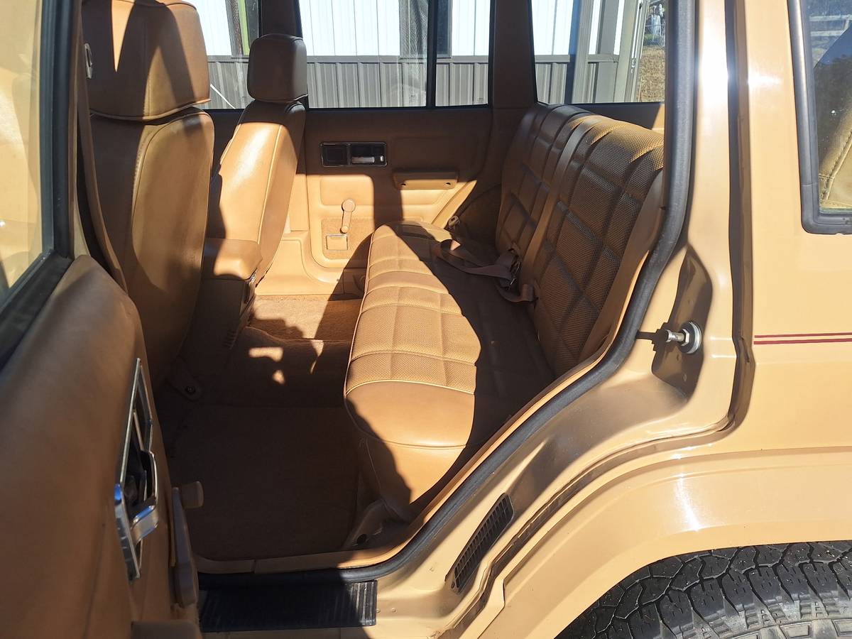 Jeep-cherokee-pioneer-1988-3