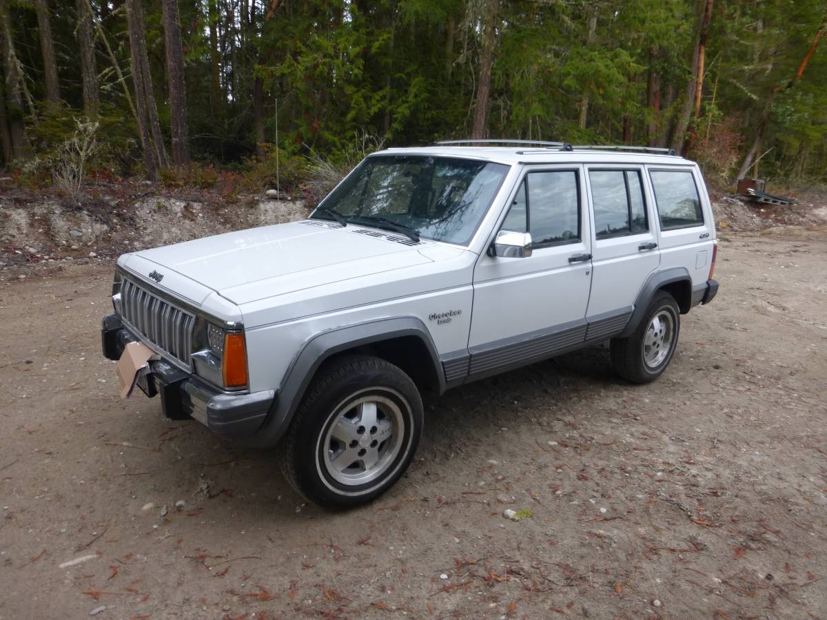 Jeep-cherokee-xj-1990-white-1