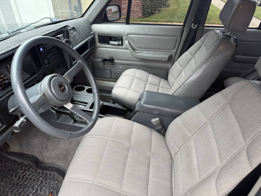 Jeep-cherokee-xj-1993-green-1