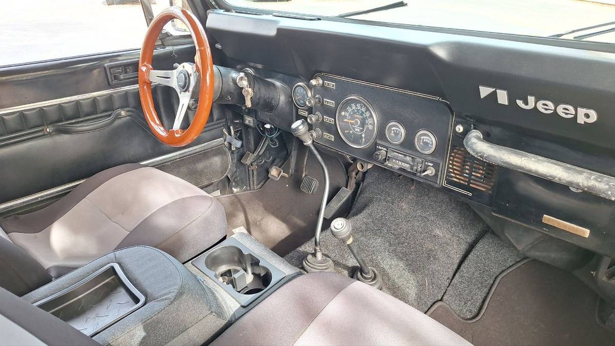 Jeep-cj-7-1982-black-16