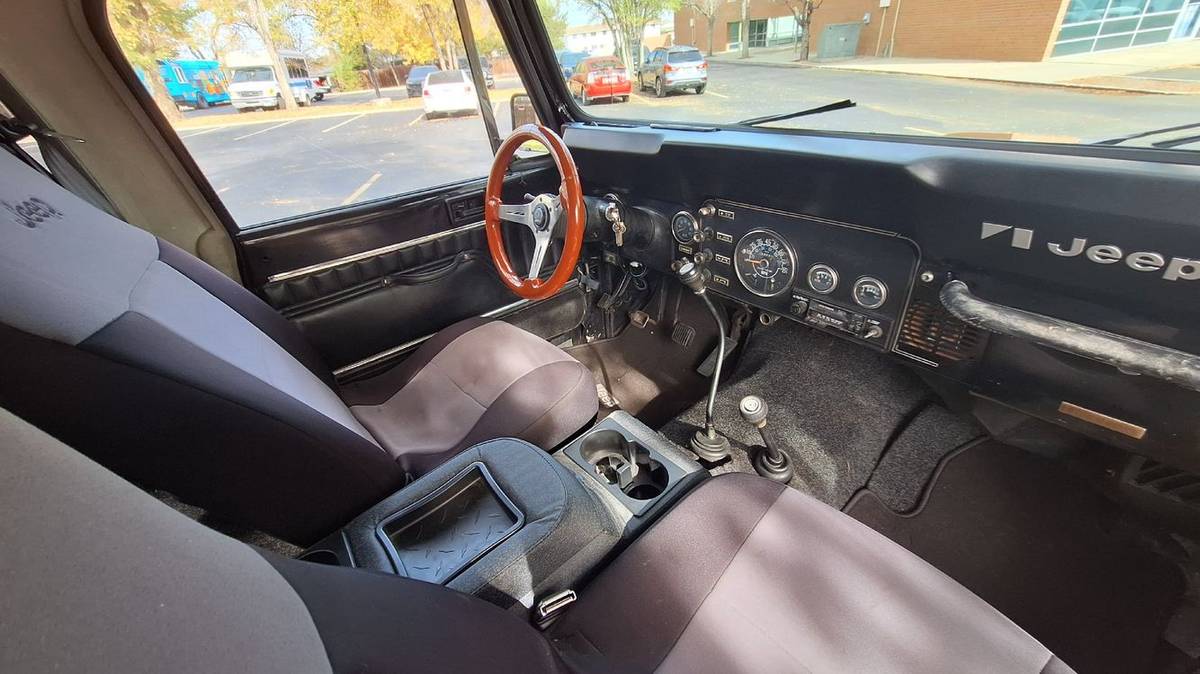 Jeep-cj-7-1982-black-17