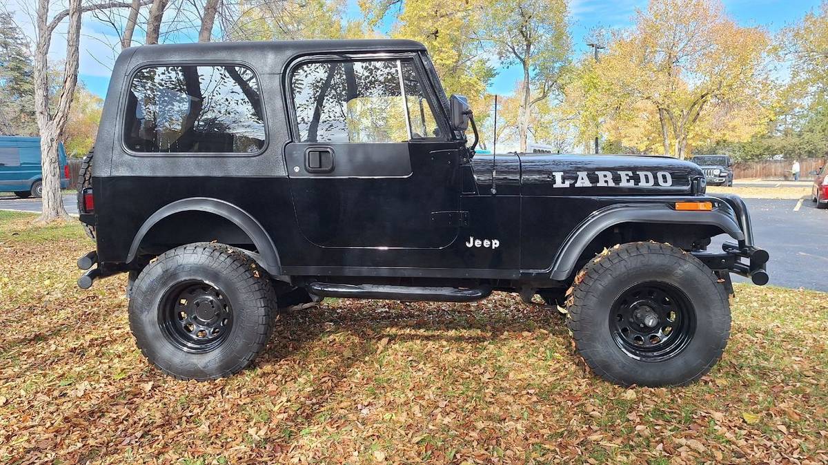 Jeep-cj-7-1982-black-2