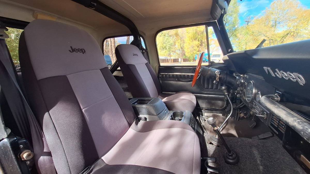 Jeep-cj-7-1982-black-5